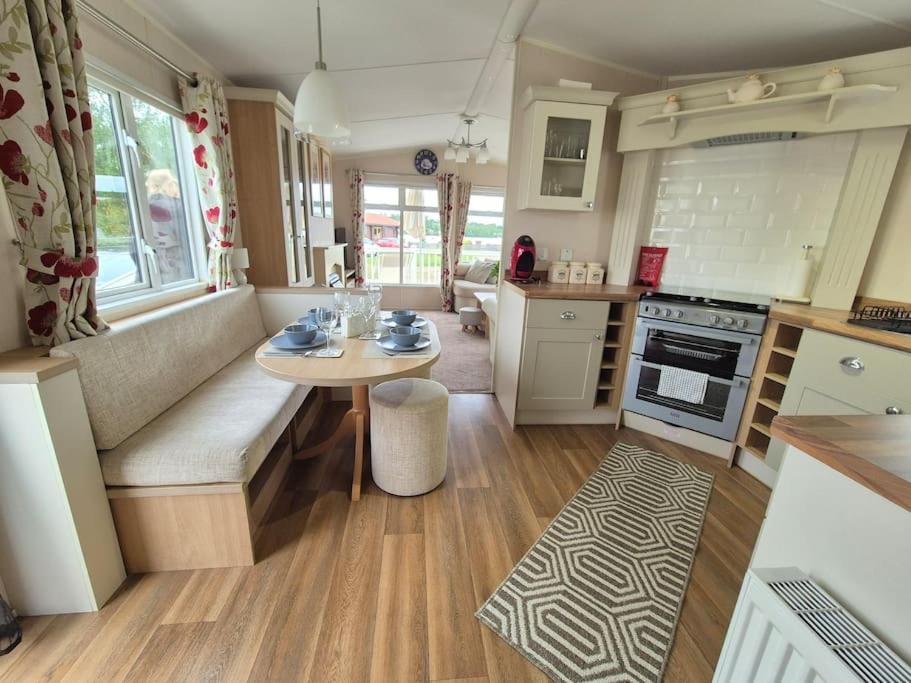Amazing 2Bedroom Caravan In Lincoln, แททเทอร์ชอล ภายนอก รูปภาพ