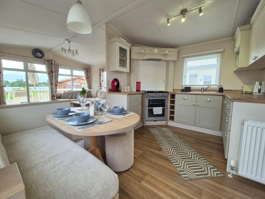 Amazing 2Bedroom Caravan In Lincoln, แททเทอร์ชอล ภายนอก รูปภาพ